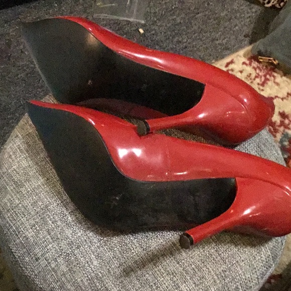 Guess Red Stiletto heels size 6 1/2 M Pointy Toe - Picture 4 of 6